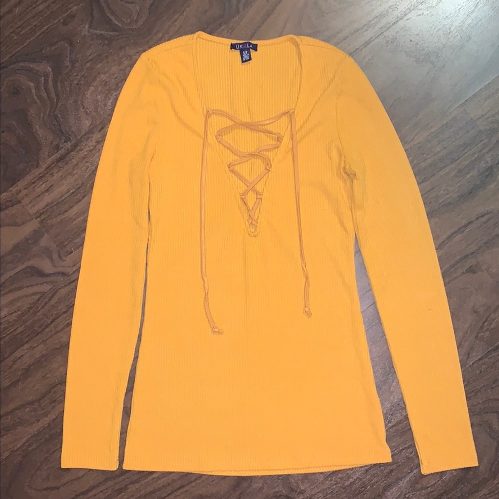 ✨2 for $10 ✨ Lace-Up Long Sleeve